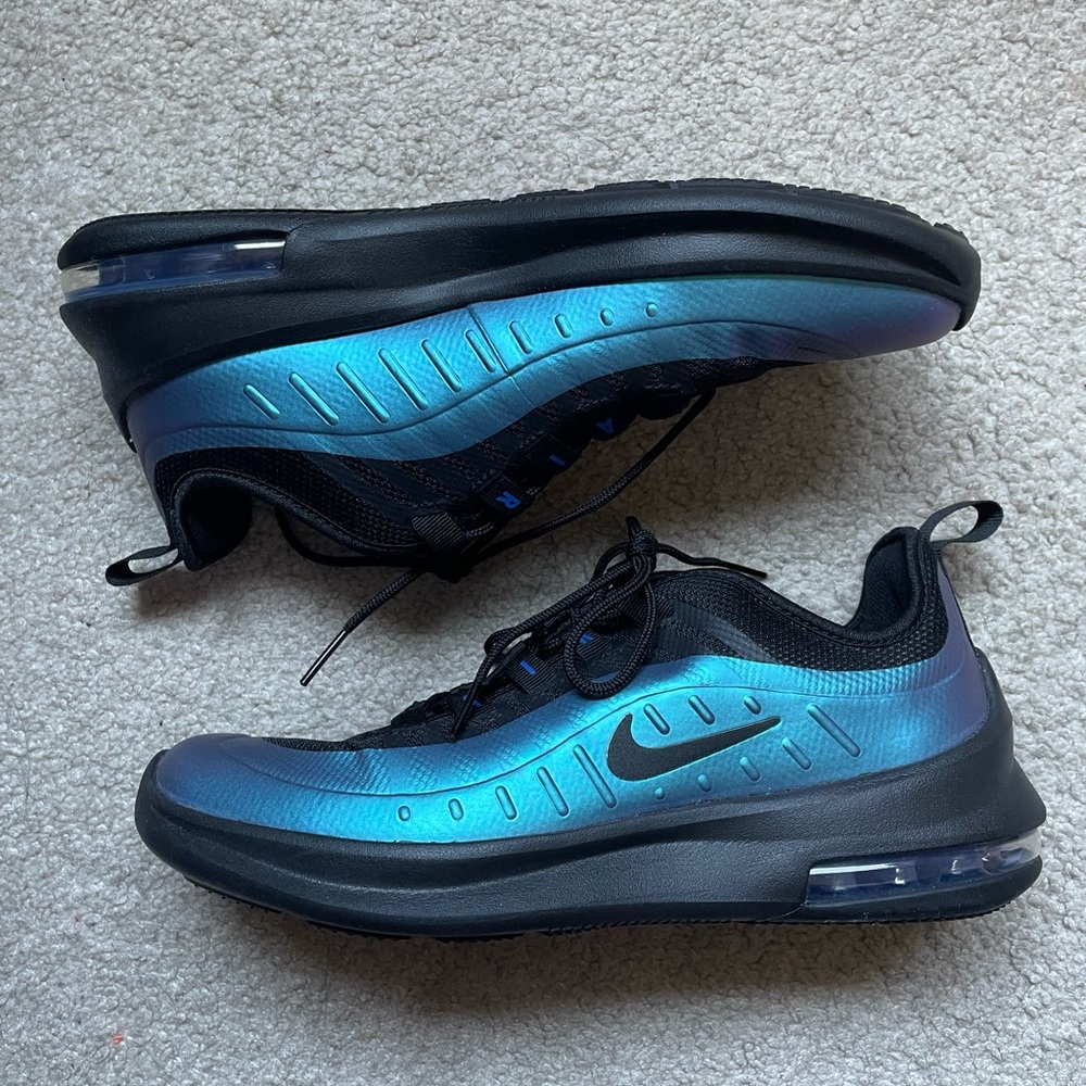 Nike Air Max Axis sneakers size 7.5
